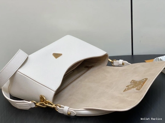 Cheap Soft LOUIS VUITTON Twist-27*19*9CM 0718